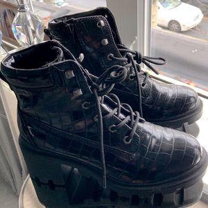 Steve Madden utility boot